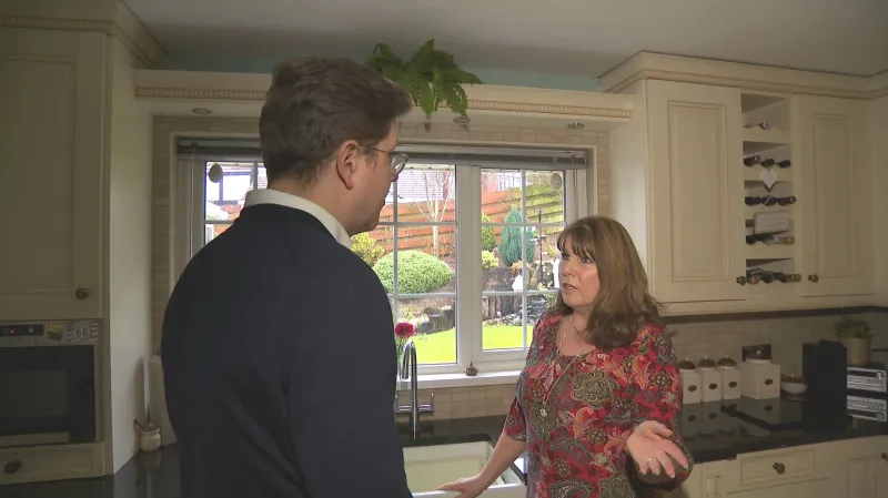 Zpravodaj ČT Bohumil Vostal hovoří s Kate Carrolovou