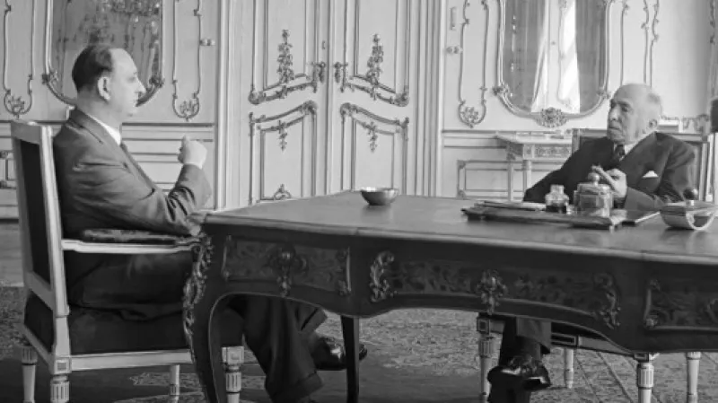 Státní president Dr. Emil Hácha při jednání s Walterem Bertschem. Zdroj: veřejná doména