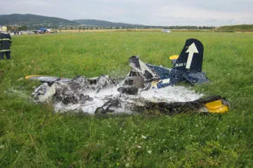 U Holešova spadl ultralight. Pilot byl na místě mrtev, letadlo hořelo