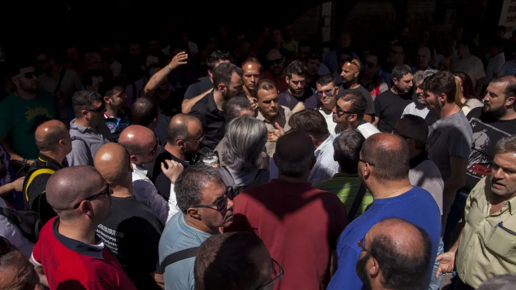 Protest nezaměstnaných Řeků před ministerstvem práce