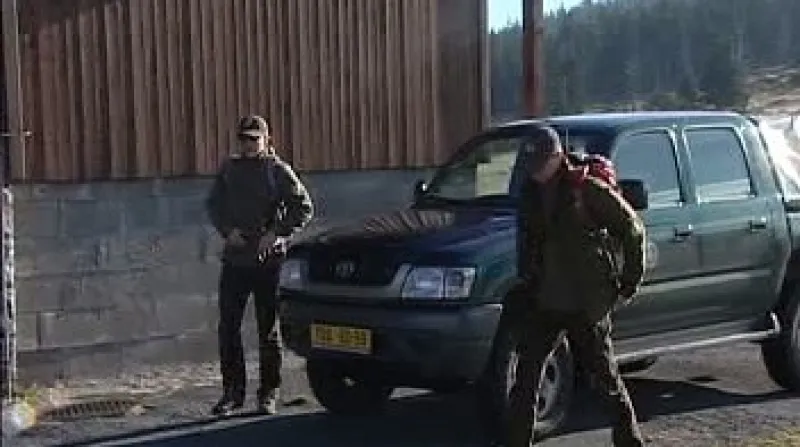 Ochranáři z Krkonoš odstraňují poslední bariéru, která po vstupu republiky do schengenského prostoru zůstala mezi českou a polskou stranou hor, učí se polsky.