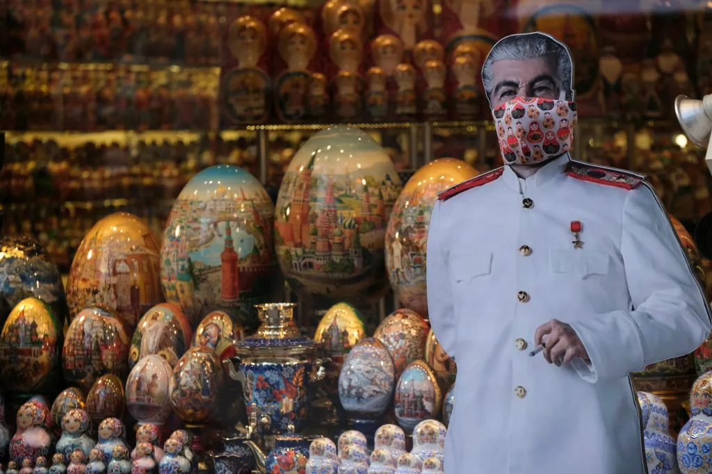 Rusko podle statistik koronavirová infekce nezasáhla s takovou razancí jako Čínu, Itálii nebo Španělsko. Fotografie naznačuje, že se Rusové na přicházející vlnu opatření teprve připravují