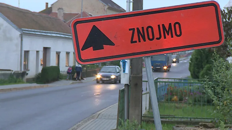 Provoz ničí silnice i chodníky