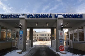 Protikorupční policie zkoumá zrušený projekt ve vojenské nemocnici