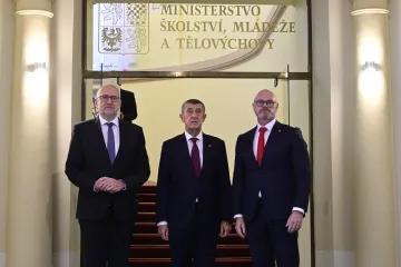 Babiš uvádí ministry do úřadů