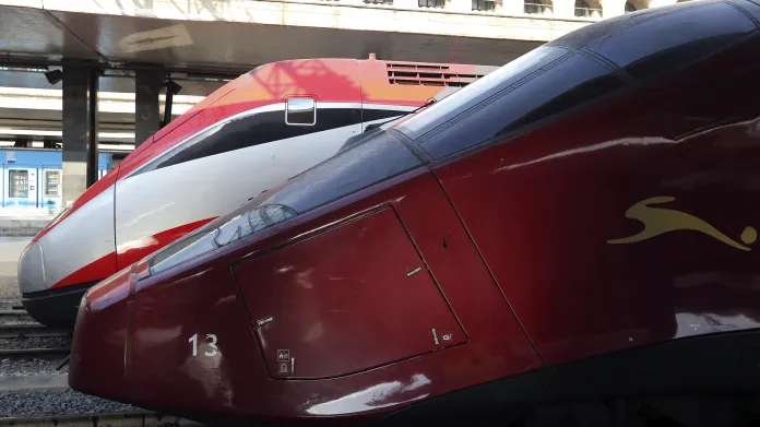 V Itálii provozuje vysokorychlostní vlaky státem kontrolovaná Trenitalia, ale konkurují jim také soukromé rychlovlaky Italo.
