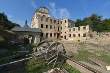 Archeologové objevili na zřícenině hradu Hartenberg původní vstup a na nádvoří odvodňovací systém 