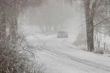 Sníh opět komplikoval dopravu v Česku