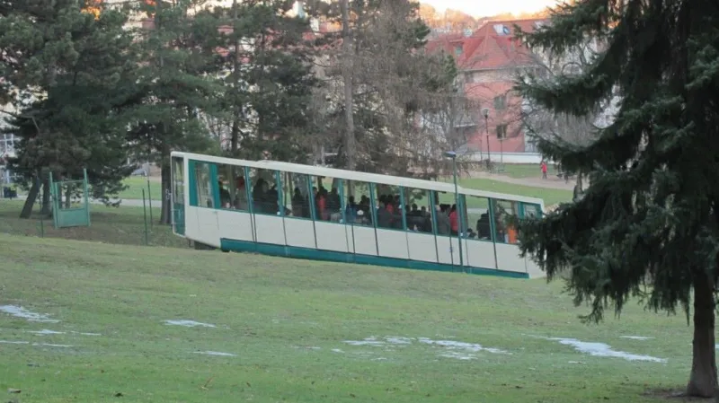 Také současná podoba petřínské lanovky je dílem ČKD.