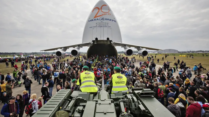 Dny NATO 2013 - transportní letadlo An-124 Ruslan