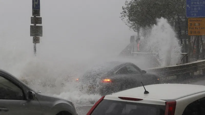 Na Hongkong udeřil tajfun Haima