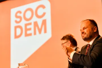 ČSSD se přejmenuje na Sociální demokracii, rozhodl sjezd. Jejím šéfem zůstává Šmarda