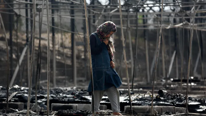 Plameny vylidnily uprchlický tábor na Lesbu
