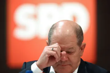 Scholz čelí dosud největší politické krizi. Vládě schází peníze, řešení nemá