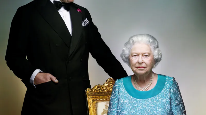Královna Alžběta II. s princem Charlesem