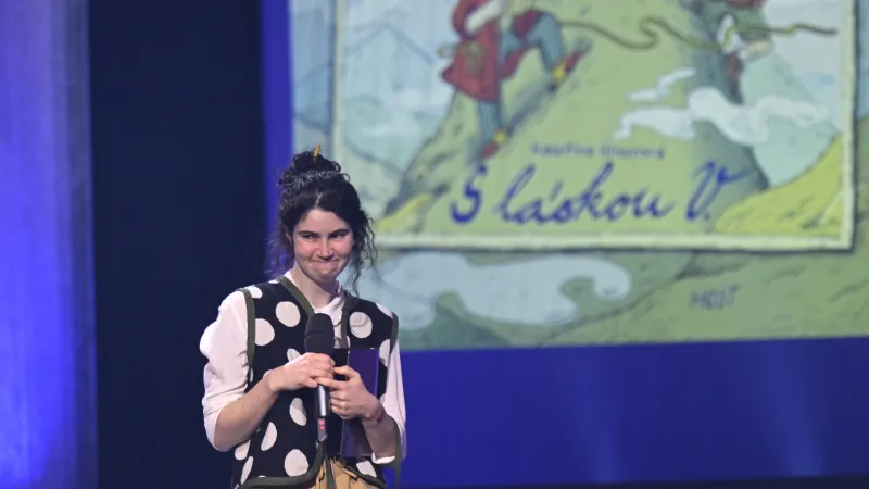 Literu za knihu pro děti a mládež získala komiksová autorka Kateřina Illnerová za knihu S láskou V.