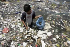 Týden ve vědě: Od plastem ucpané Indonésie po největší rituální dětskou oběť v historii