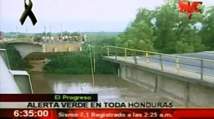 Při zemětřesení v Hondurasu se zřítil most