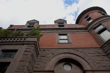 Česká ambasáda se vrací do centra Washingtonu