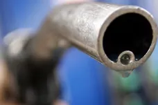 Ceny paliv dále klesají, benzin je nejlevnější za více než dva roky