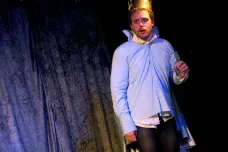 Nahatý Shakespeare baví v Divadle Tramtárie i on-line, ztráty nezakryje