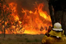 Při požárech na východě Austrálie zemřelo několik lidí, další se pohřešují