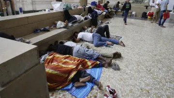 Uprchlíci na milánském nádraží