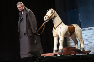 Dycky Shakespeare! Zimní pohádka zavede diváky na Sicílii i do české hospody
