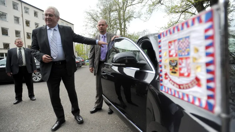 Prezident Zeman po příjezdu na jednání ČSTV
