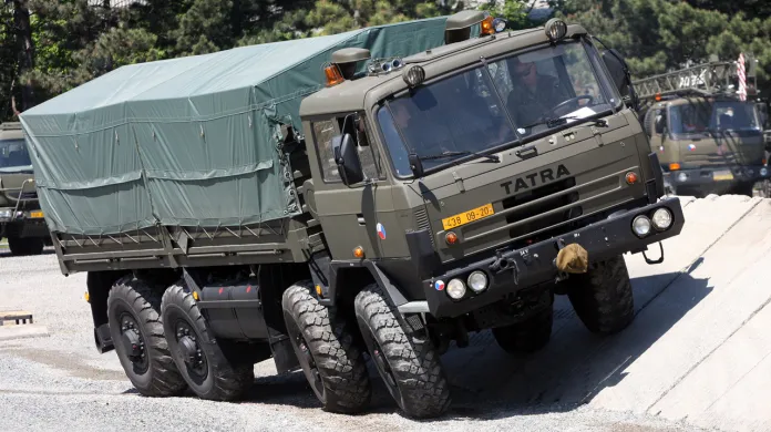Vojenský nákladní vůz Tatra