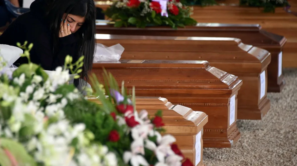 Pohřeb obětí zemětřesení v Amatrice