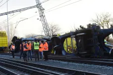 Srážka nákladních vlaků u Přerova na 23 hodin zastavila koridor na Ostravu. Provoz na trati už byl částečně obnoven