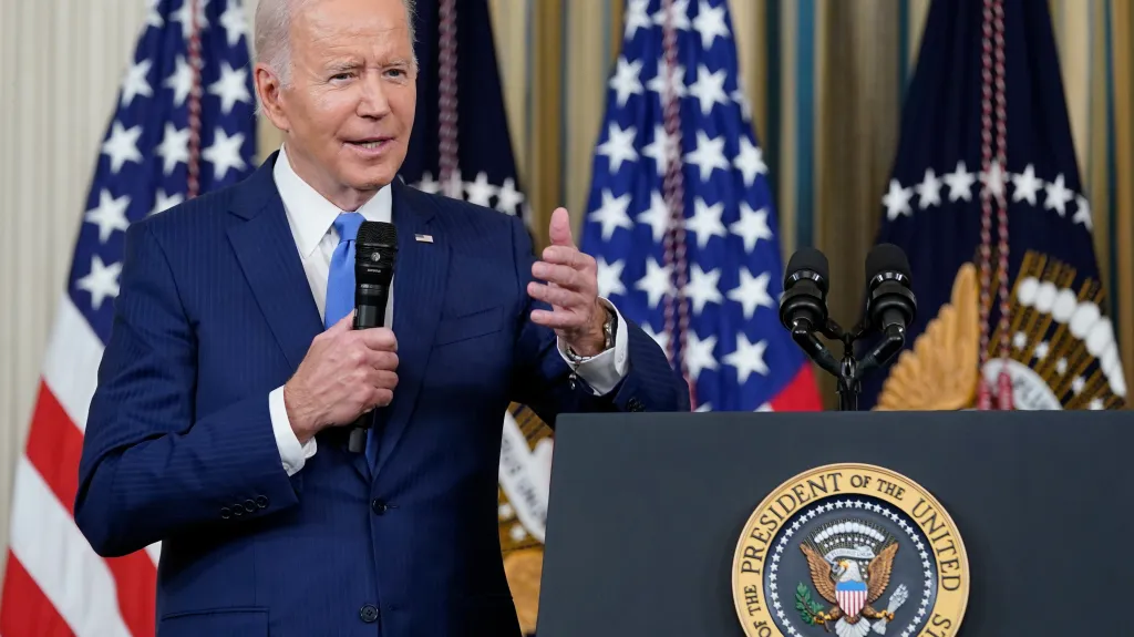 Americký prezident Joe Biden odpovídá v Bílém domě na otázky reportérů