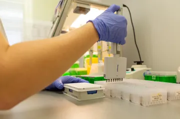 Hygienici hlásí první případ indické varianty koronaviru v Praze