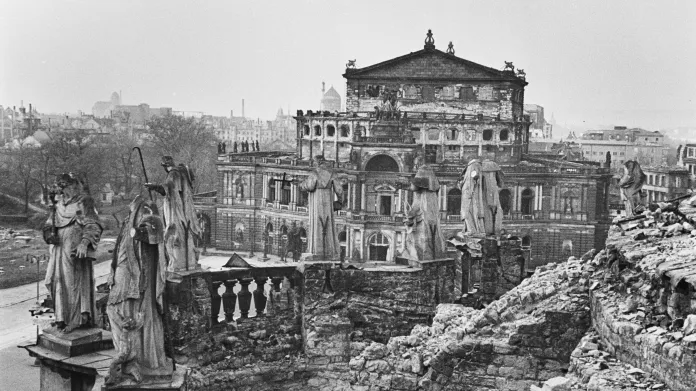 Bombardování Drážďan v roce 1945