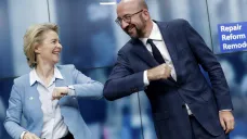 Předsedkyně Evropské komise Ursula von der Leyenová a předseda Evropské rady Charles Michel