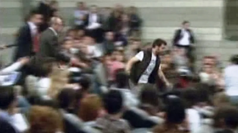 Prchající turecký \"botový atentátník\"