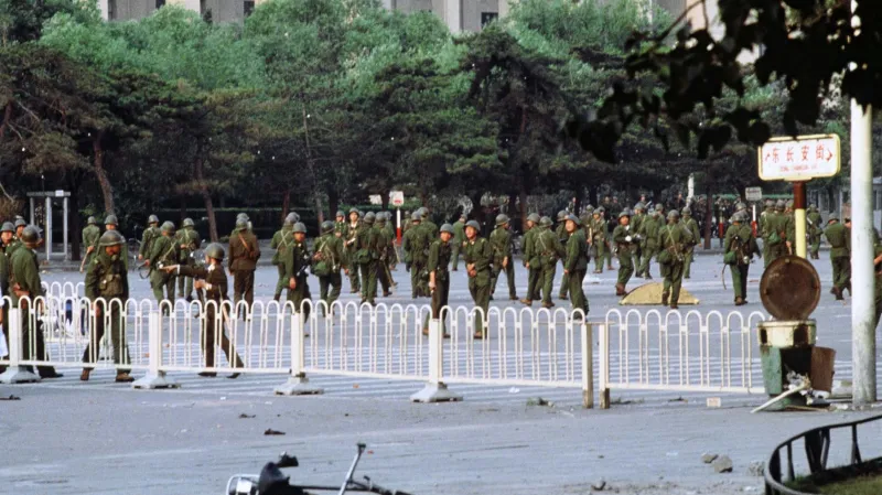 Zásah čínské vlády na náměstí Nebeského klidu (Tchien-an-men)