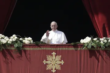 Urbi et Orbi: Proti zlu bojujme zbraněmi lásky, vyzval František po útocích v Bruselu