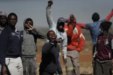Nepokoje v Jihoafrické republice vyvolaly nedostatek benzinu i potravin, lidé stojí fronty