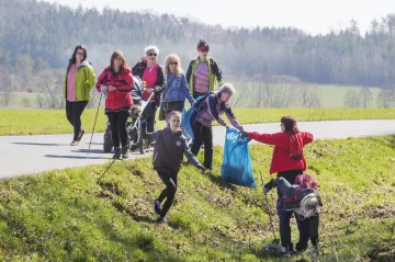 Poděkuj horám úklidem. Do Beskyd vyrazilo pět tisíc dobrovolníků, aby je zbavili odpadků