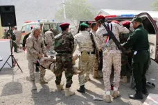 Povstalci zaútočili na vojenskou přehlídku v Adenu. Zemřelo přes padesát lidí