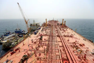Zchátralý supertanker u Jemenu je jako tikající bomba. OSN spouští operaci, která má odvrátit únik ropy