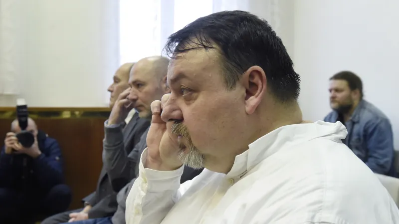 Zprava Daneš Zátorský, Radek Hradil a David Rusňák u Krajského soudu v Ostravě