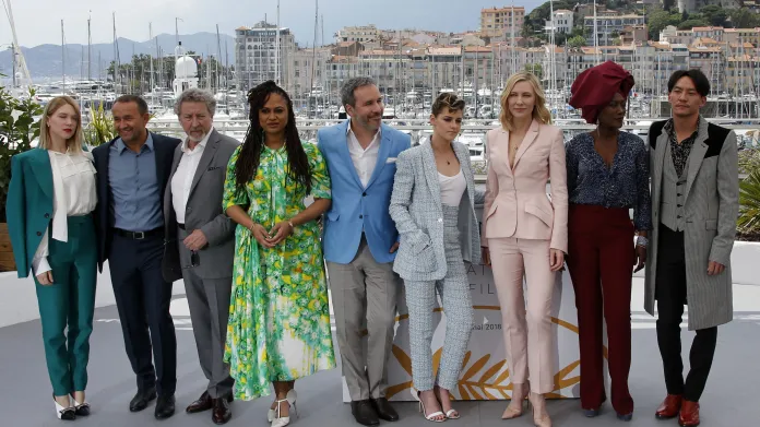 Porota festivalu v Cannes: Léa Seydouxová, Andrej Zvjagincev, Robert Guédiguian, Ava DuVernayová, Denis Villeneuve, Kristen Stewartová, Cate Blanchettová, Khadja Ninová a Chen Chang.