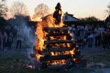 Při čarodějnicích nabádají hasiči k opatrnosti. Sucho zvýšilo riziko šíření požárů