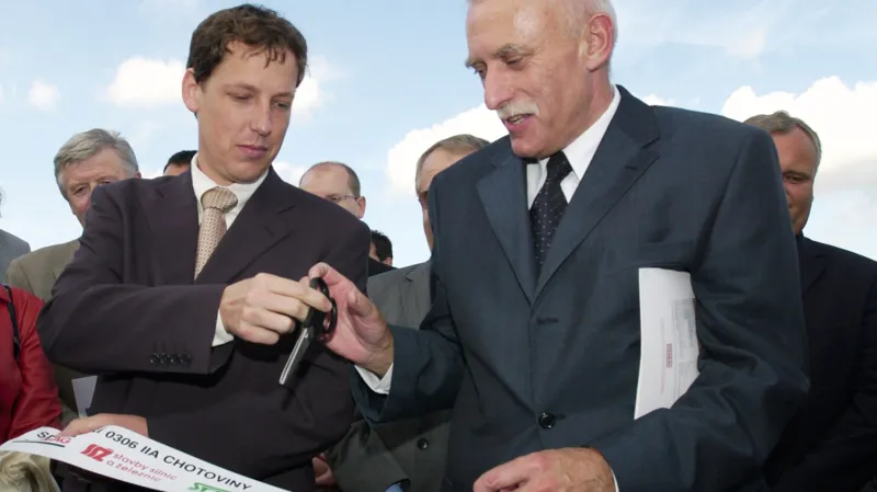 První plnohodnotný dálniční úsek D3 otevírali v roce 2004 mimo jiné tehdejší premiér Stanislav Gross a jihočeský hejtman Jan Zahradník.