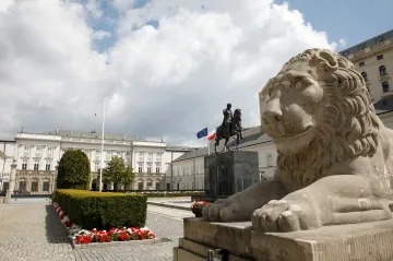 Do volby prezidenta v Polsku zbývá měsíc. Průzkumům vévodí vládní kandidát