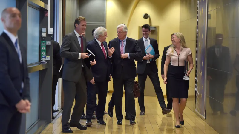 David Davis a Michel Barnier první den rozhovorů o brexitu