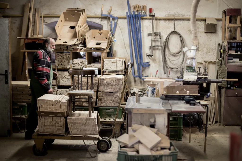 Není to pravidlo, ale tvrdost dřeva často rozhoduje o hudebním stylu, ve kterém se bubeník pohybuje. Habrové paličky se využívají převážně v jazzovém pojetí hudby. Hikor díky své tvrdosti nachází uplatnění kupříkladu v rocku a metalu